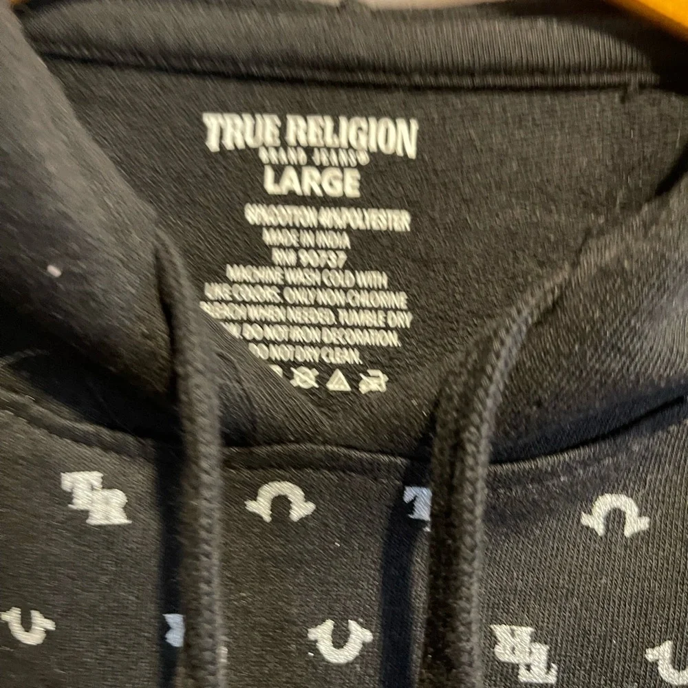 True Religion Men’s printed Hoodie size Large
